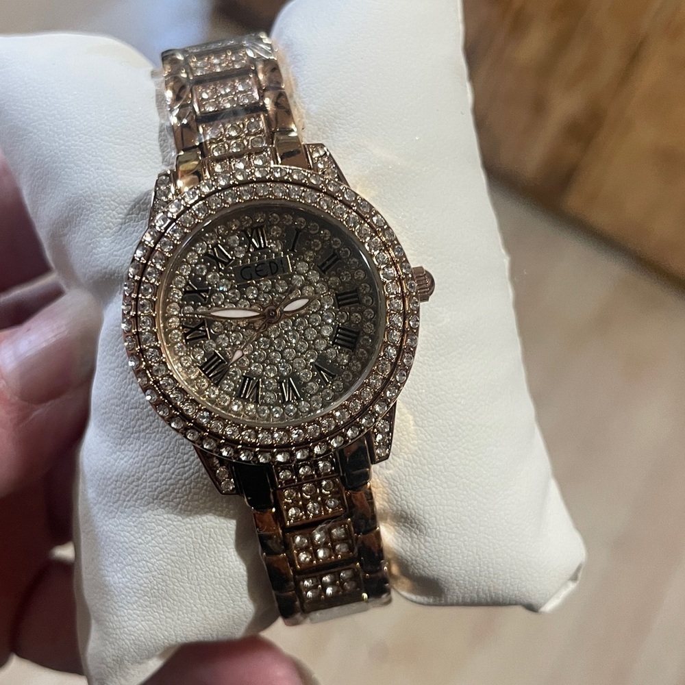 Gedi Luxurious women’s Gold and Silver Crystal-Embellished Watch - Picture 8 of 8